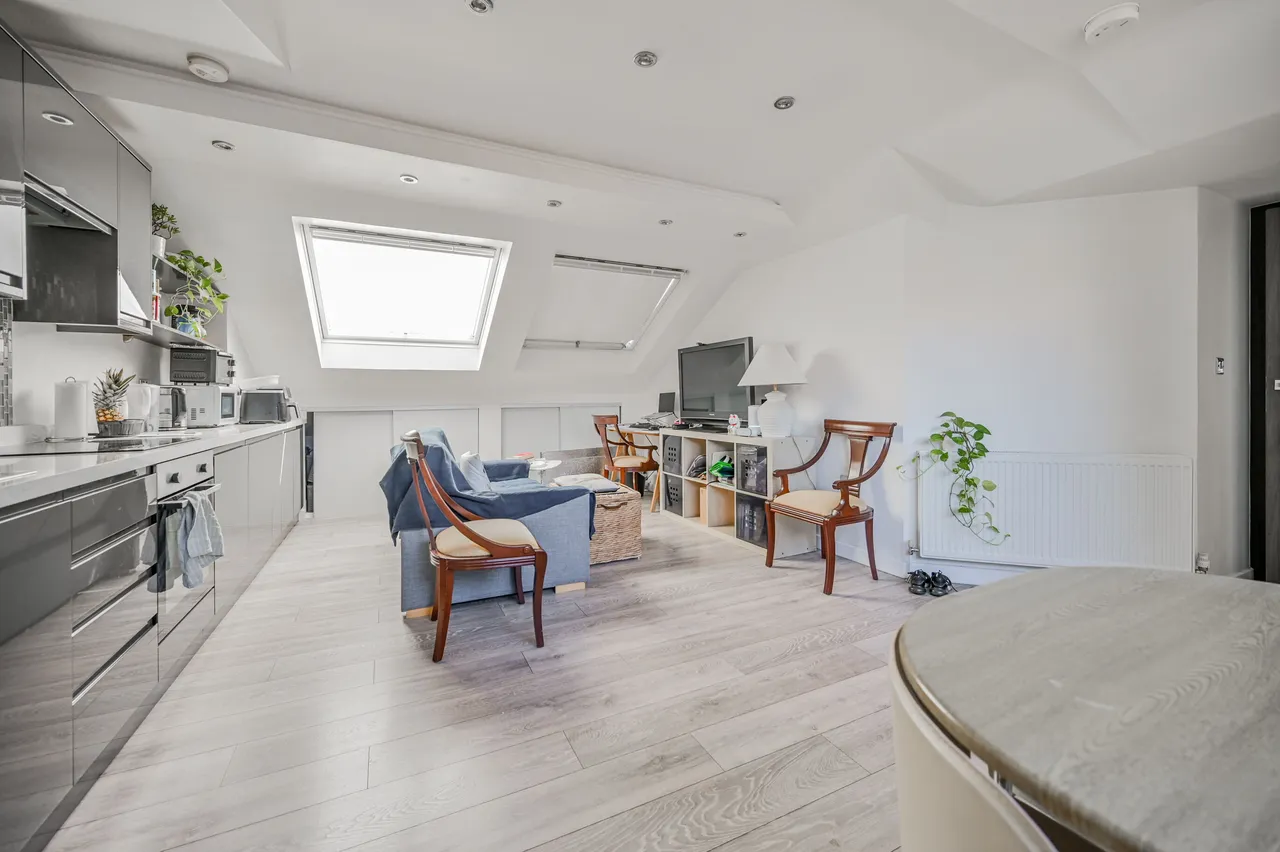 Flat 6, 40 Methuen Park, London, photo 2