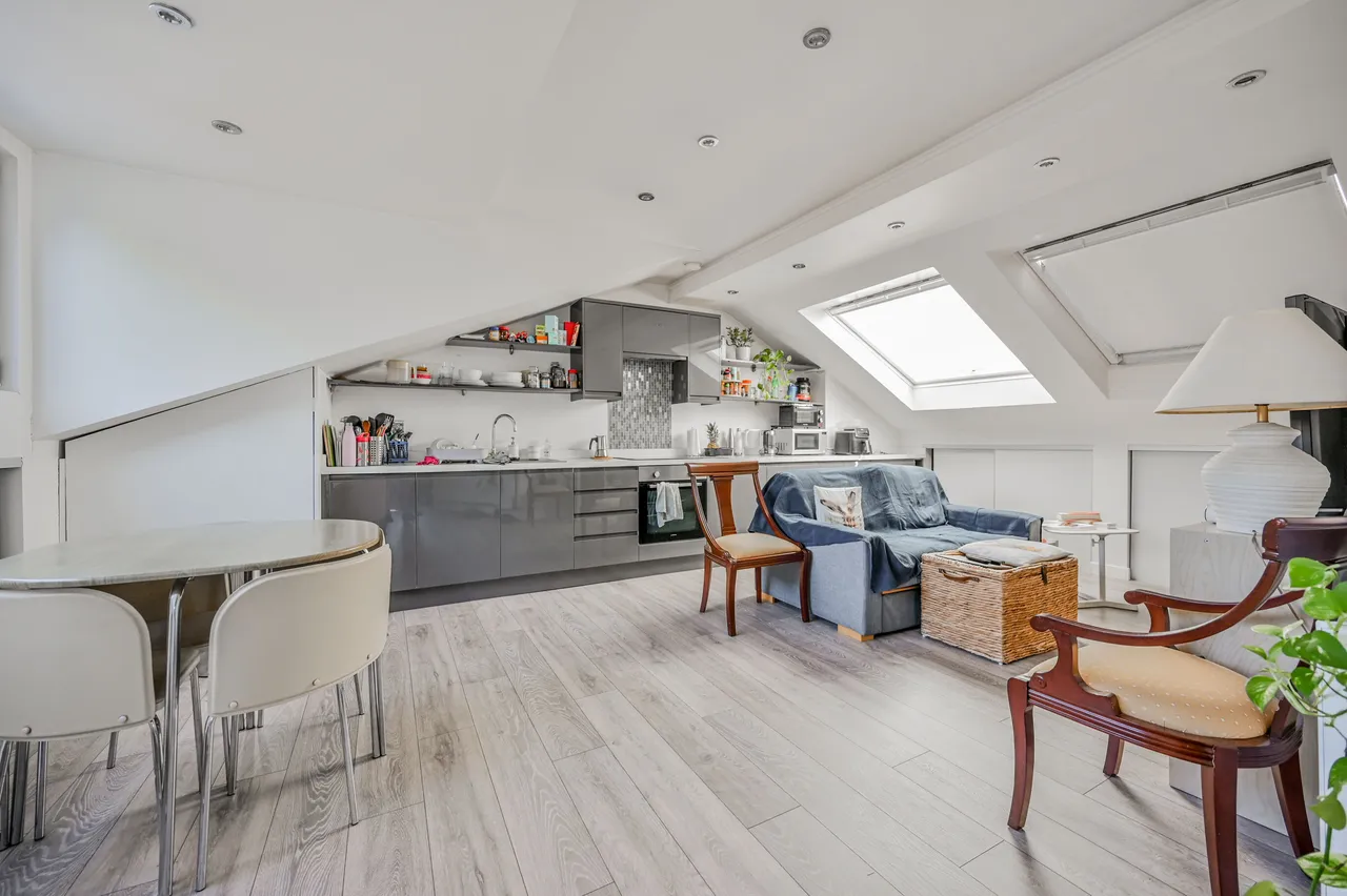 Flat 6, 40 Methuen Park, London, photo 6
