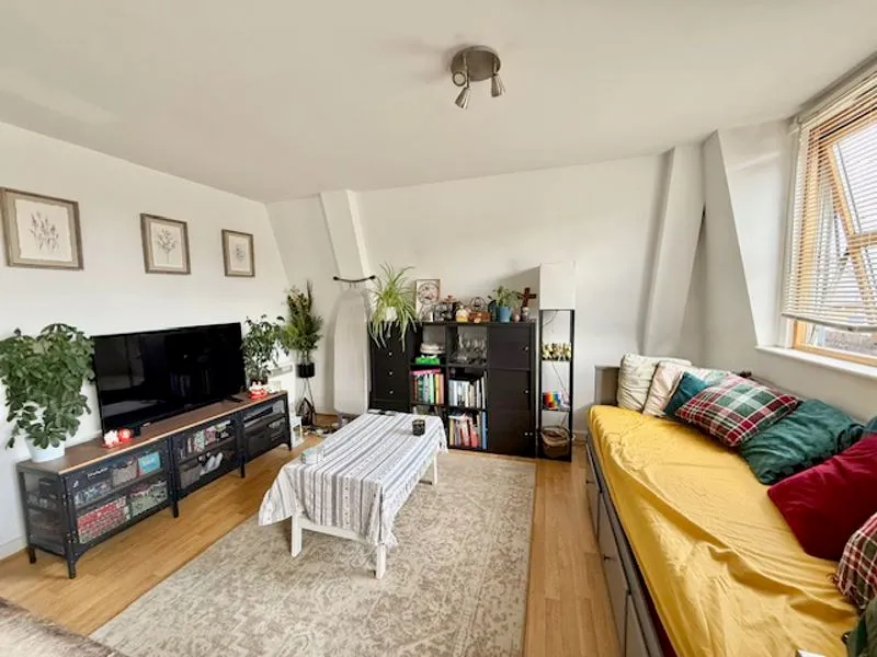 2 bed flat to rent — 8 Hendre Road, London SE1 5NH