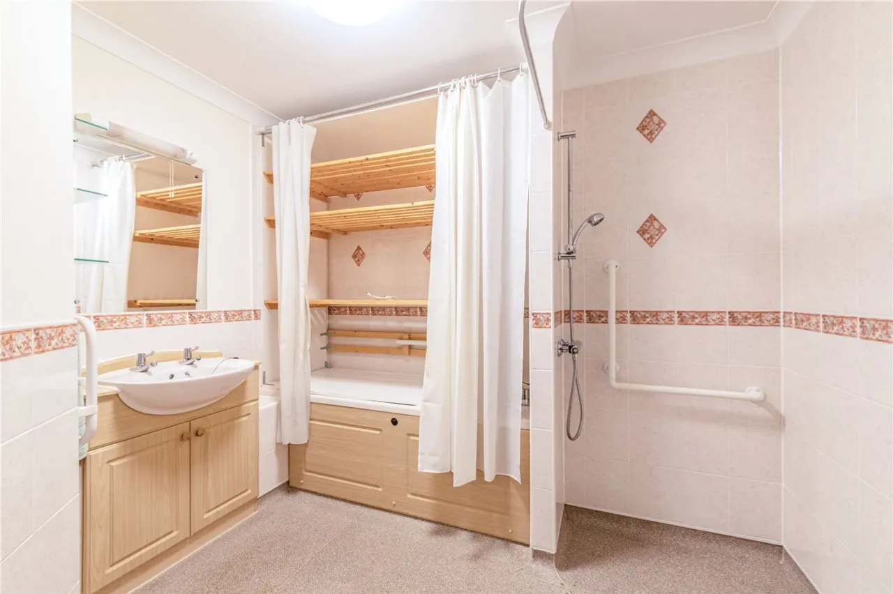 Oyster Lane, Byfleet, West Byfleet, S..., photo 7