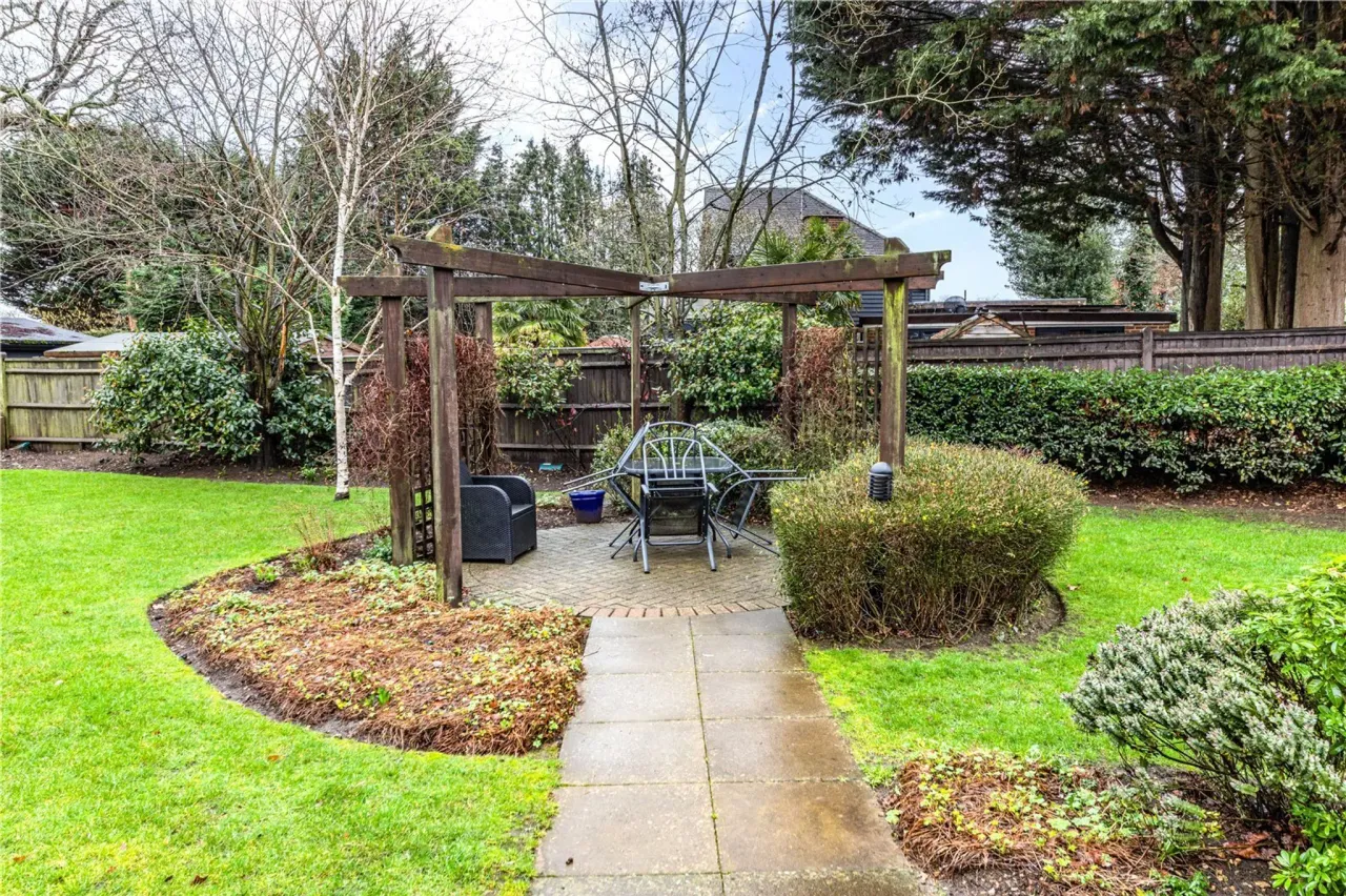 Oyster Lane, Byfleet, West Byfleet, S..., photo 14