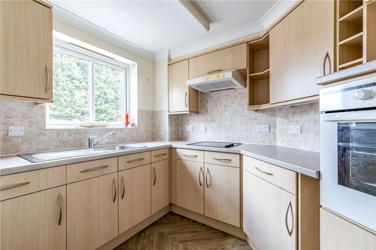 Oyster Lane, Byfleet, West Byfleet, S..., photo 5