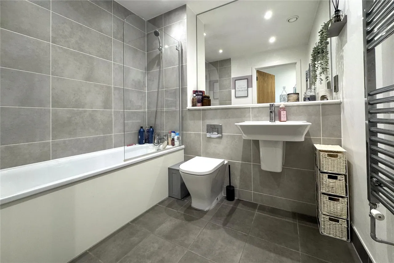 Maybery House, Sopwith Drive, Farnborough, Hampshire, GU14 6GP, photo 6
