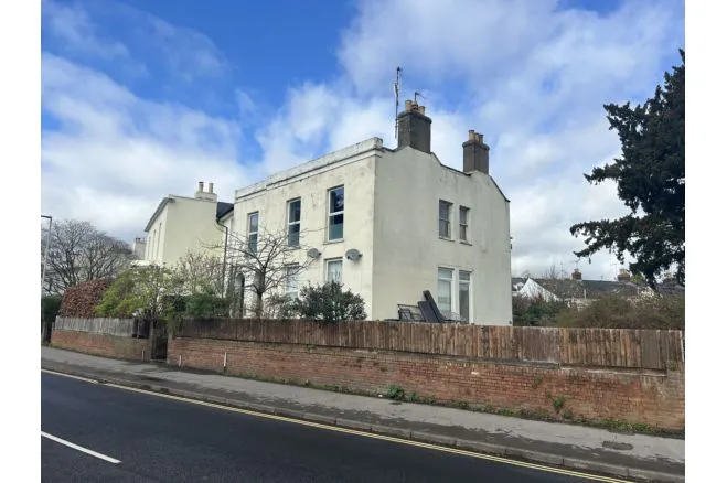 3 bed flat for sale, Prestbury Road, Cheltenham, GL52