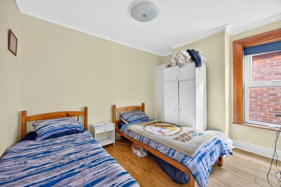 Adelaide Grove, East Cowes, PO32, photo 8