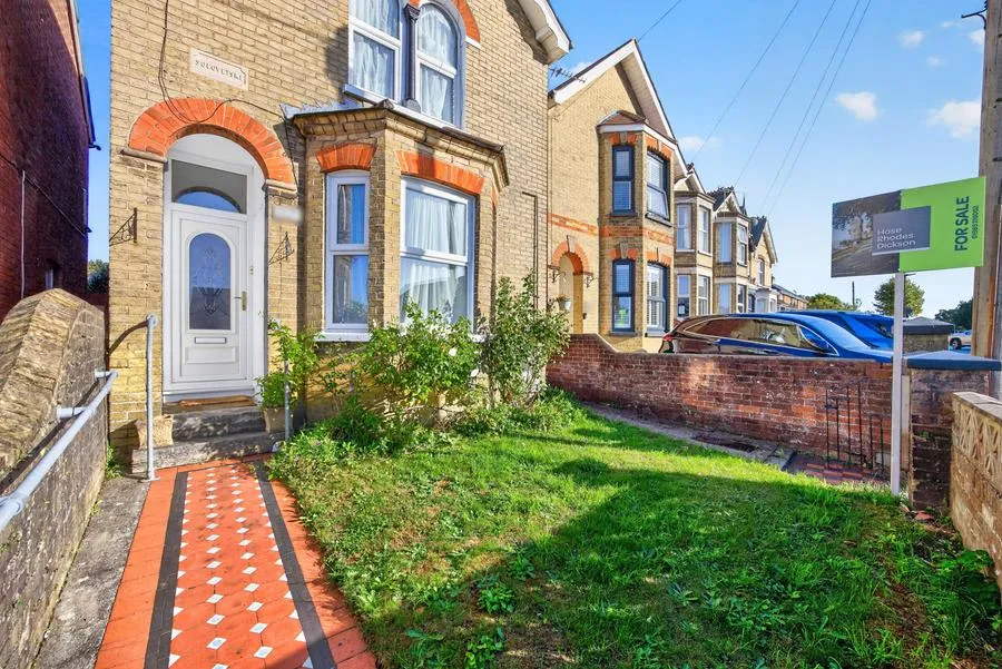 Adelaide Grove, East Cowes, PO32, photo 15