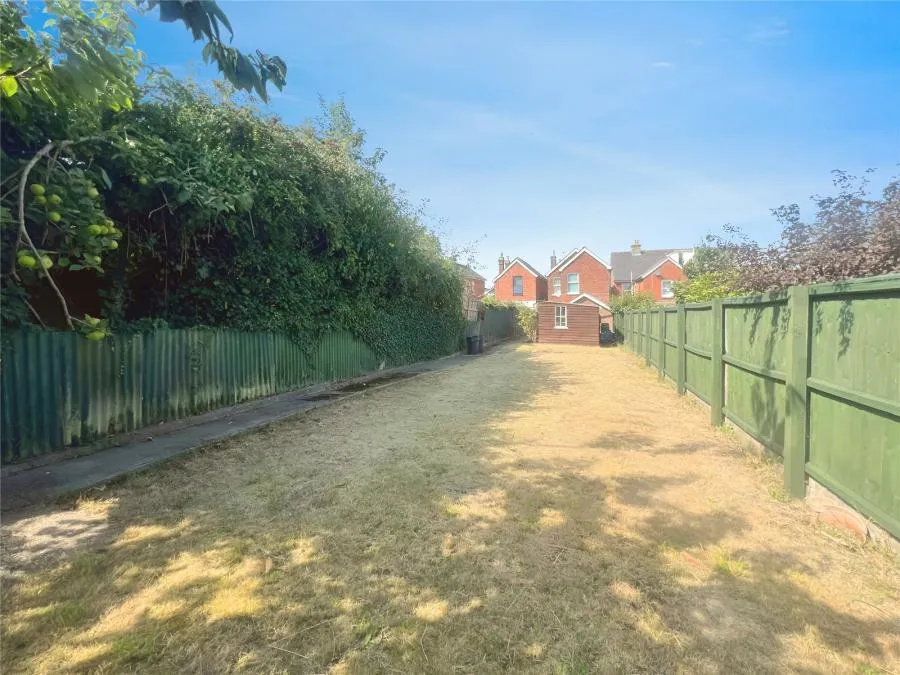 Adelaide Grove, East Cowes, PO32, photo 16