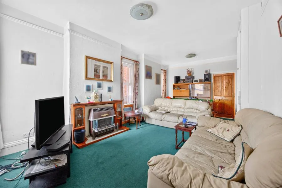 Adelaide Grove, East Cowes, PO32, photo 4