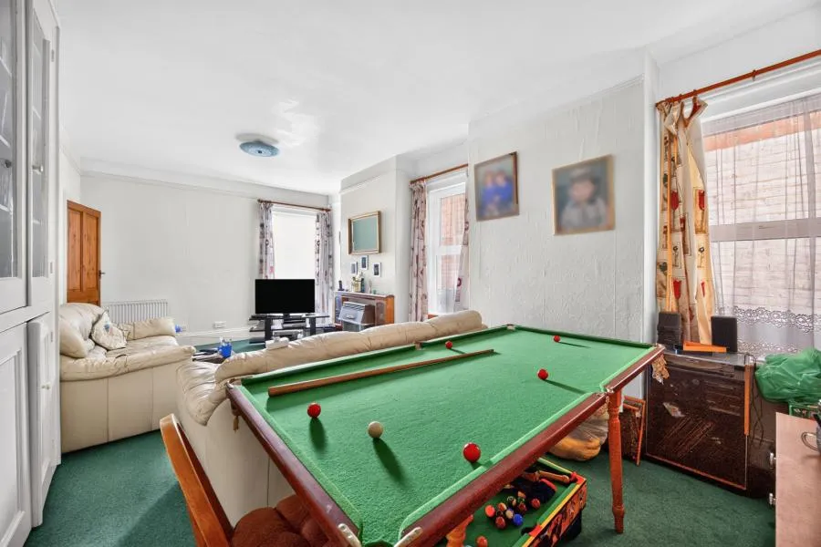 Adelaide Grove, East Cowes, PO32, photo 6