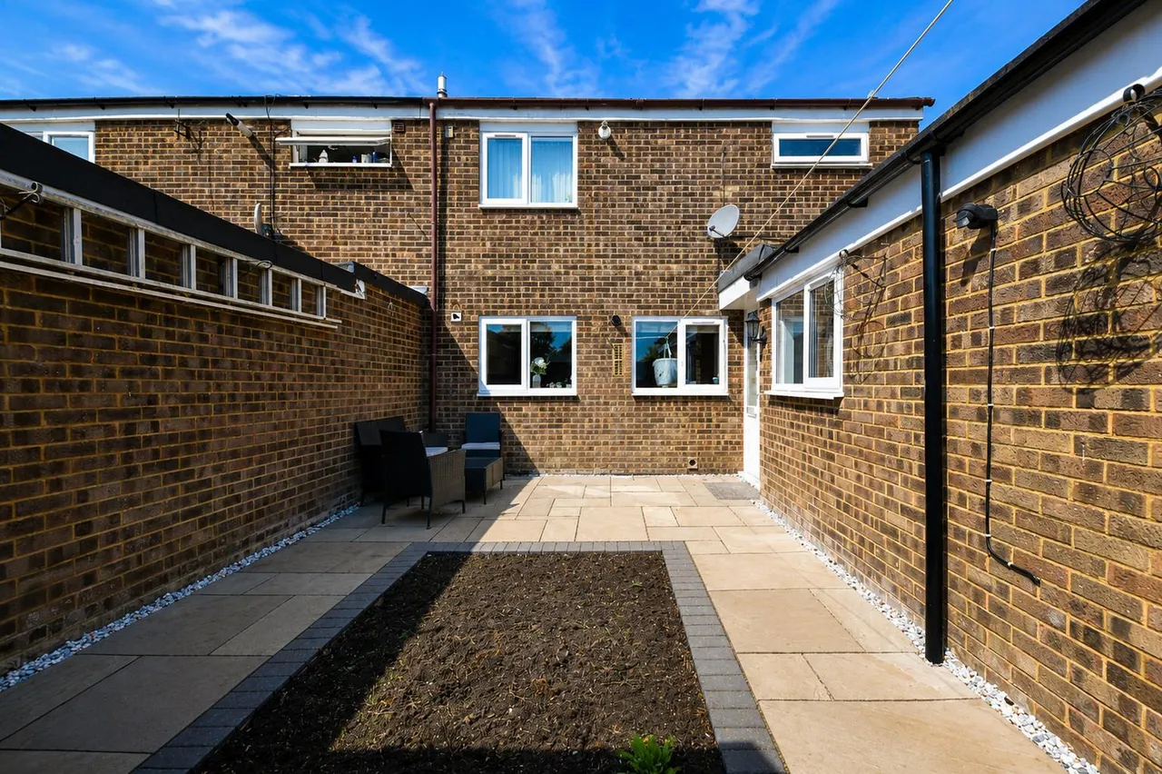 1 bed flat for sale — Jessop Road, Stevenage, Herts, SG1 5NG