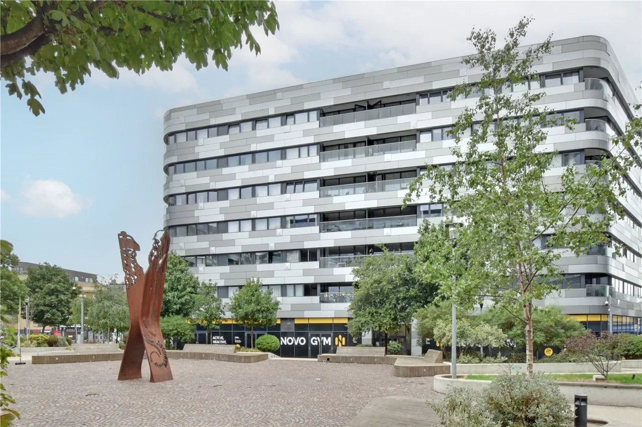 2 bed flat for sale, Lambarde Square, London, SE10