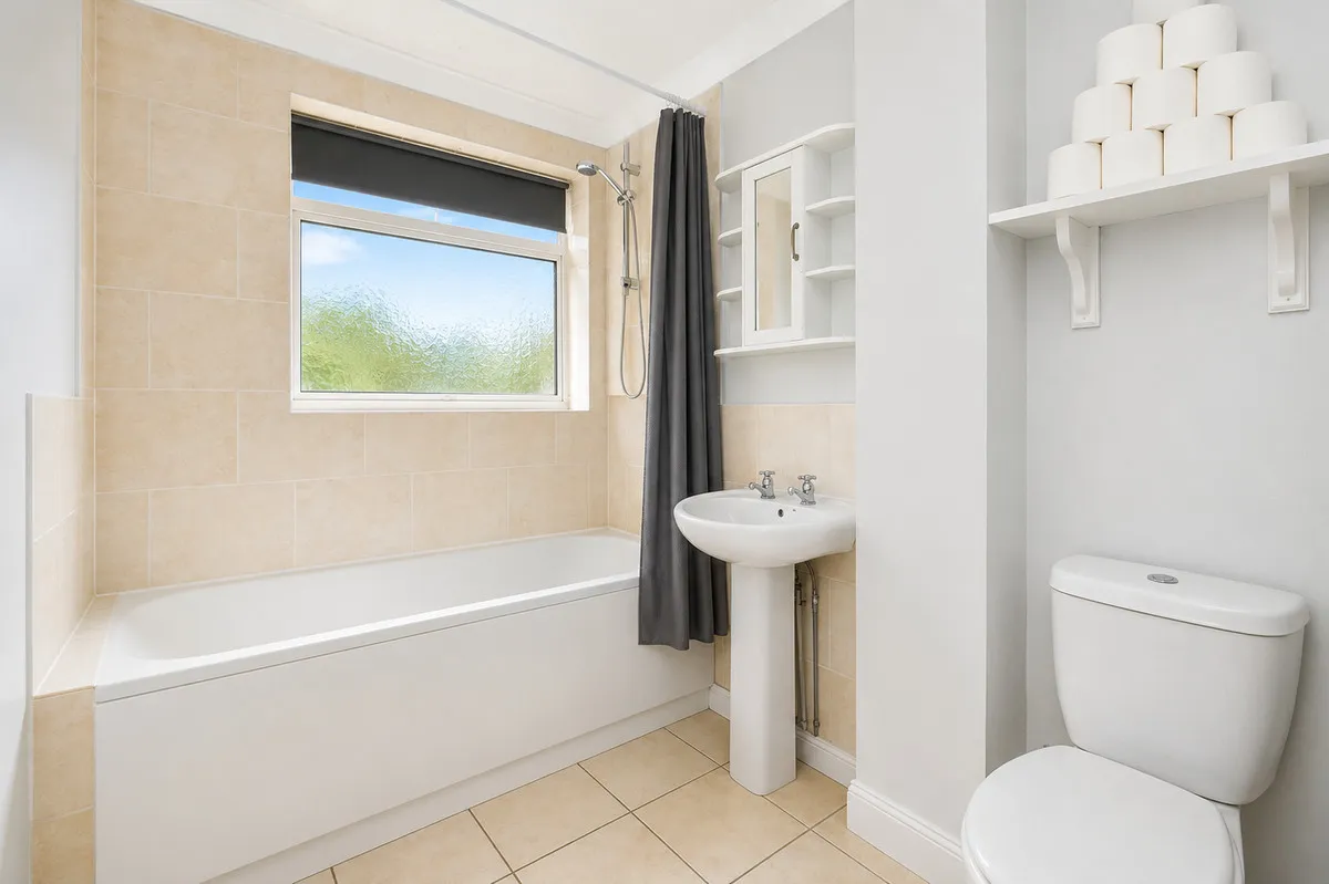 Charlotte Gardens, Romford, Romford, RM5 2PS, photo 9