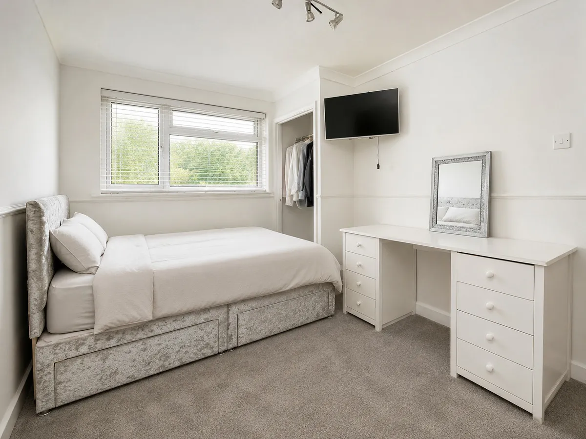 Charlotte Gardens, Romford, Romford, RM5 2PS, photo 8