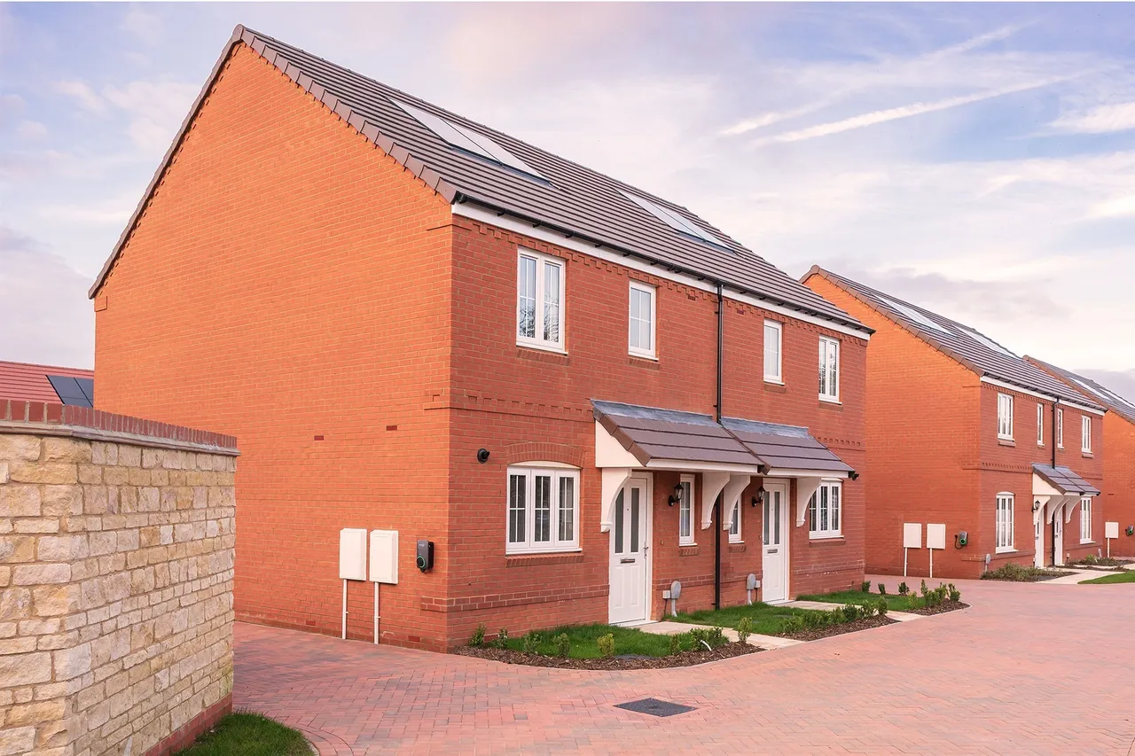 3 bed house for sale, Desborough Road, Kettering, NN14