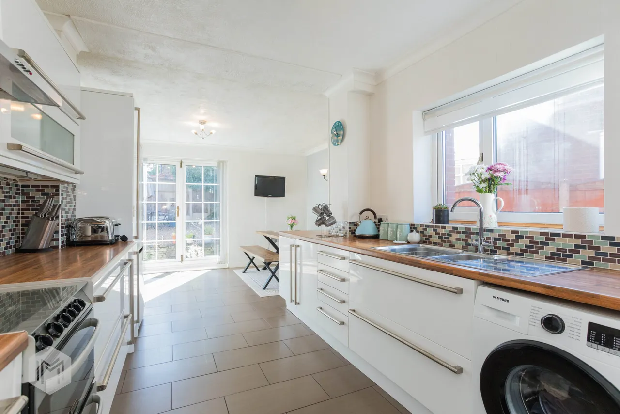 Gleaves Avenue, Bolton, BL2 4ET, photo 2