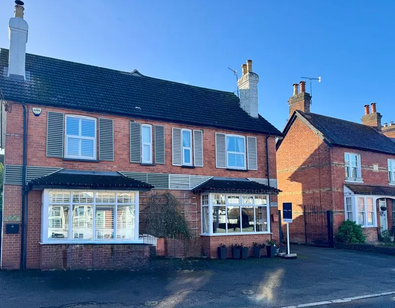 4 bed house for sale — Cores End Road, Bourne End SL8 5HR