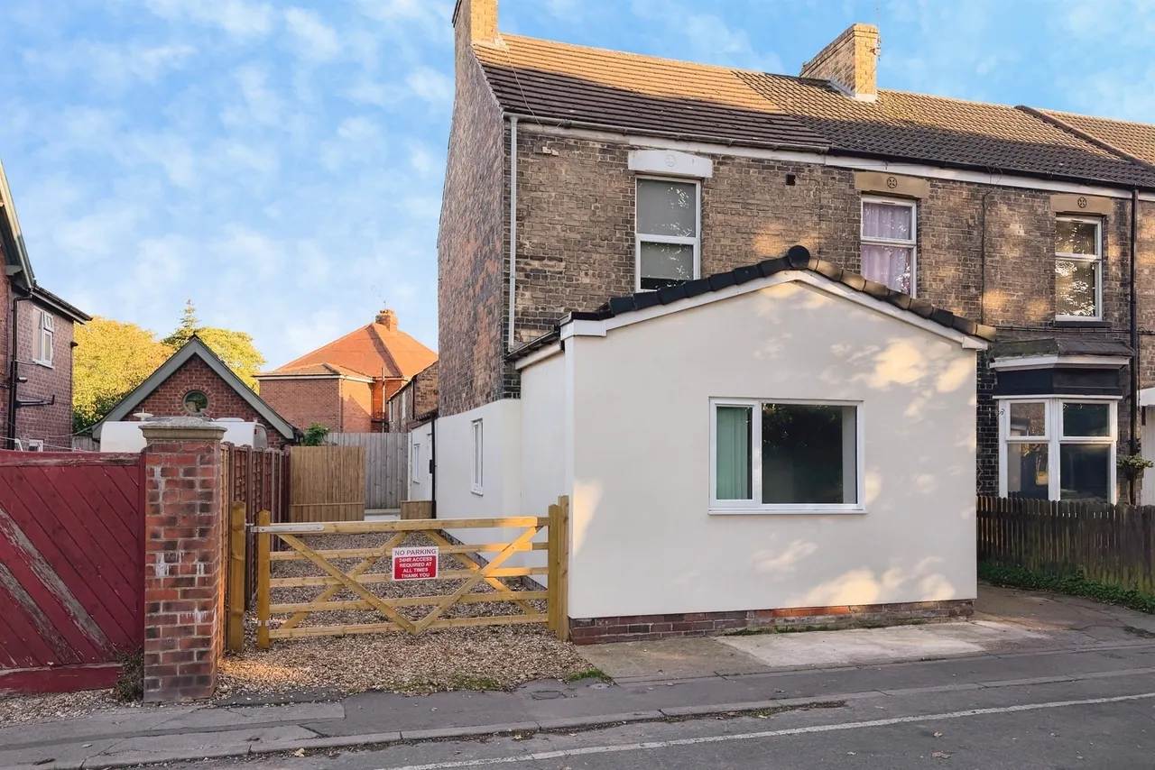 2 bed flat for sale, Marlborough Avenue, Hornsea, HU18
