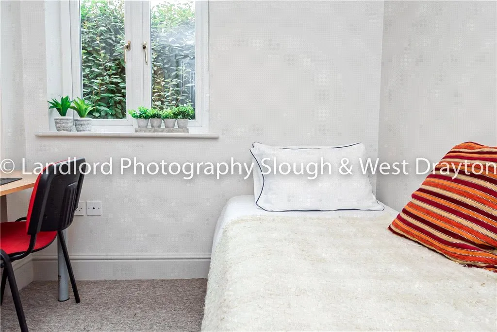 Broomfield, Guildford, GU2, photo 11