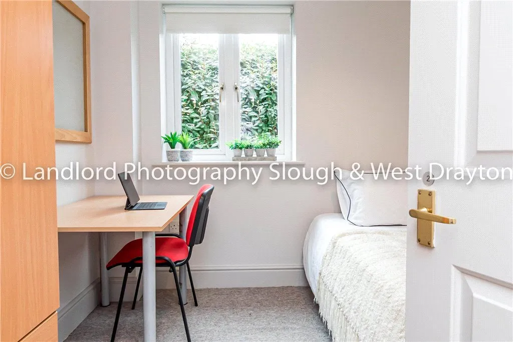 Broomfield, Guildford, GU2, photo 9