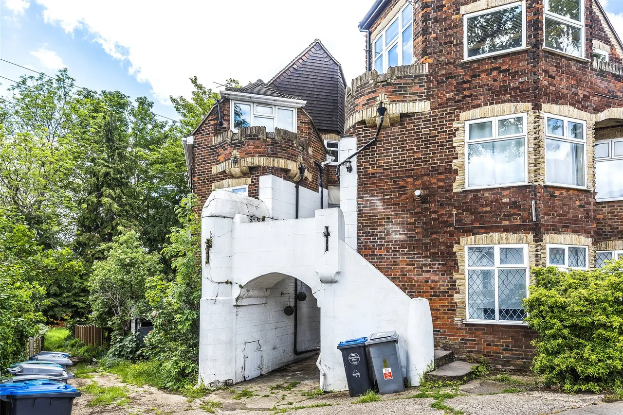 Stonegate Court, Buck Lane, NW9 0AL, photo 2