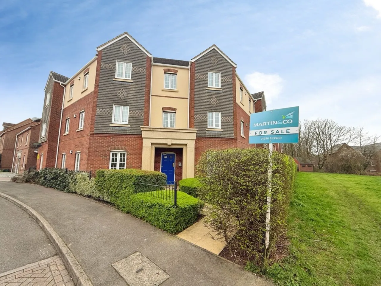2 bed flat for sale — Beggarwood