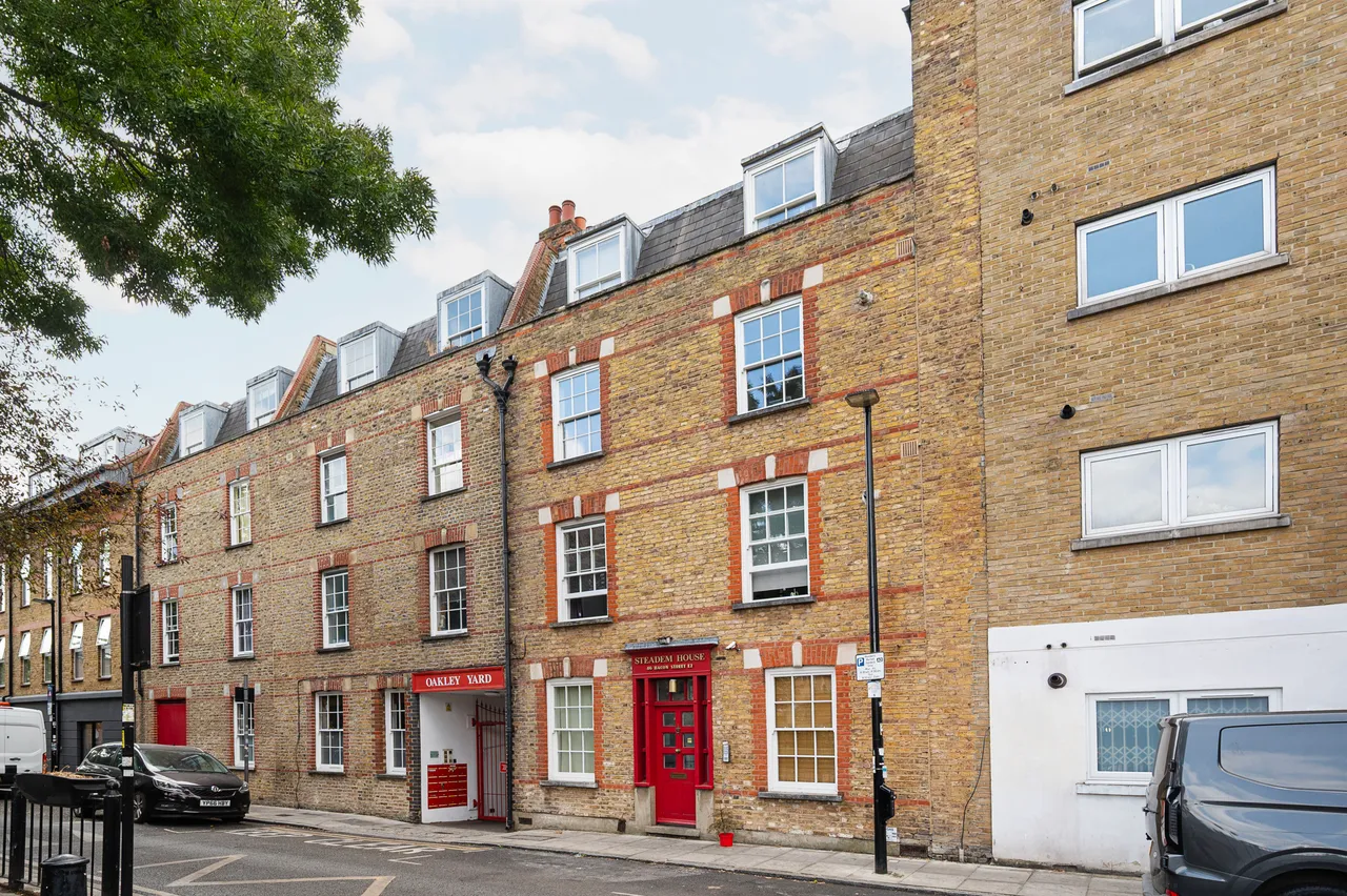 1 bed flat for sale — Basement Flat, 46 Bacon Street, London