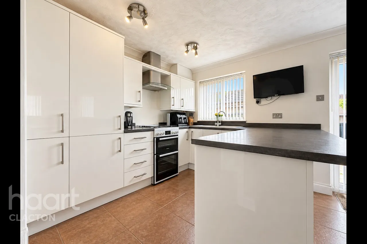 Martinsdale, Clacton-On-Sea, CO15, photo 7