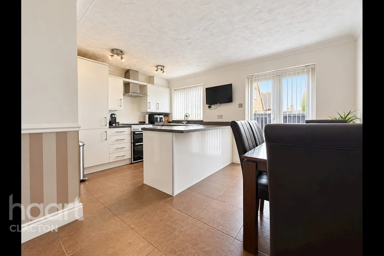 Martinsdale, Clacton-On-Sea, CO15, photo 5