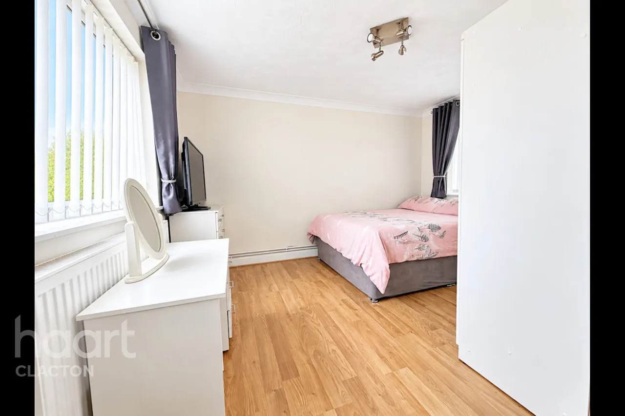 Martinsdale, Clacton-On-Sea, CO15, photo 9