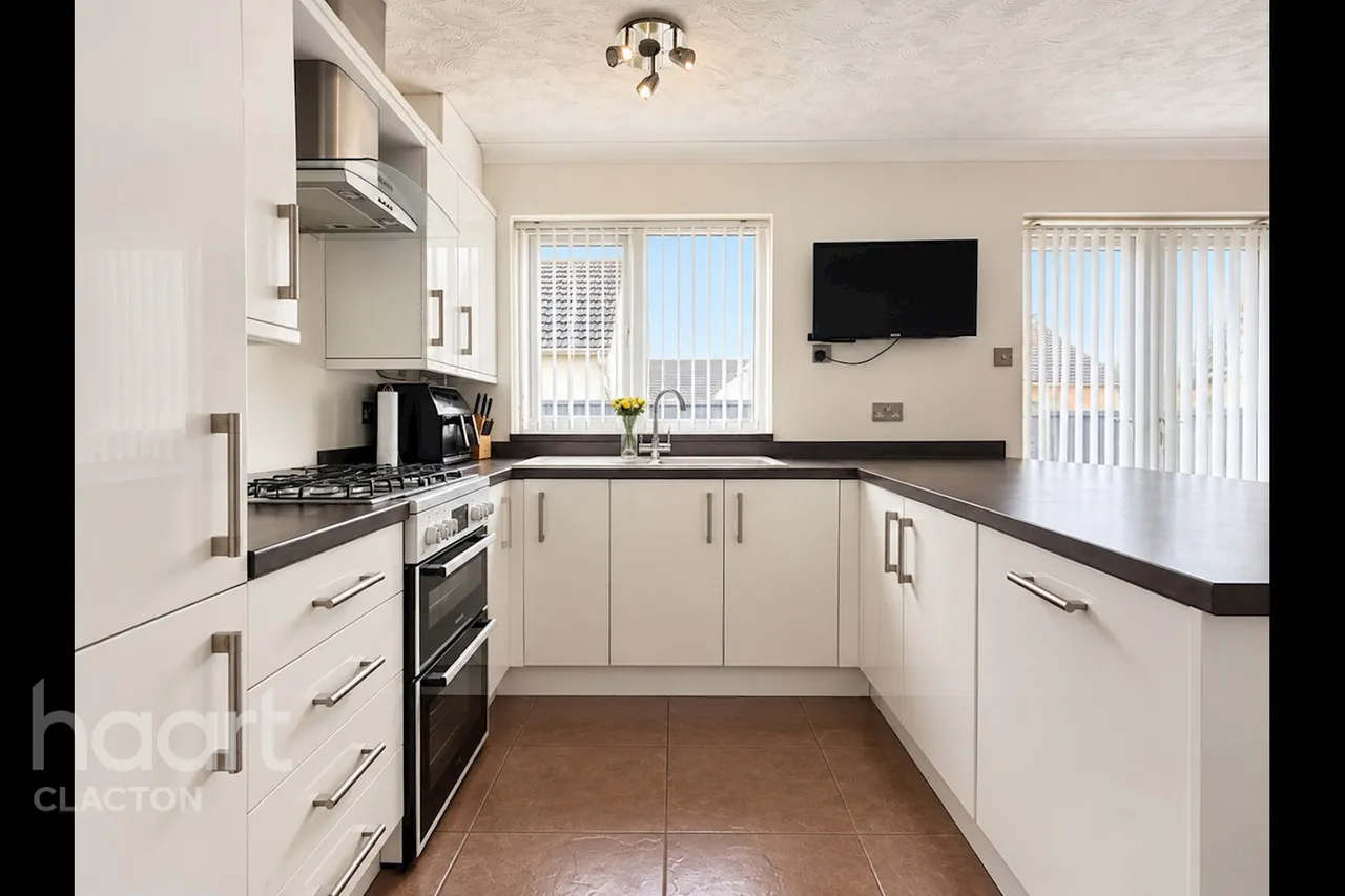 Martinsdale, Clacton-On-Sea, CO15, photo 6