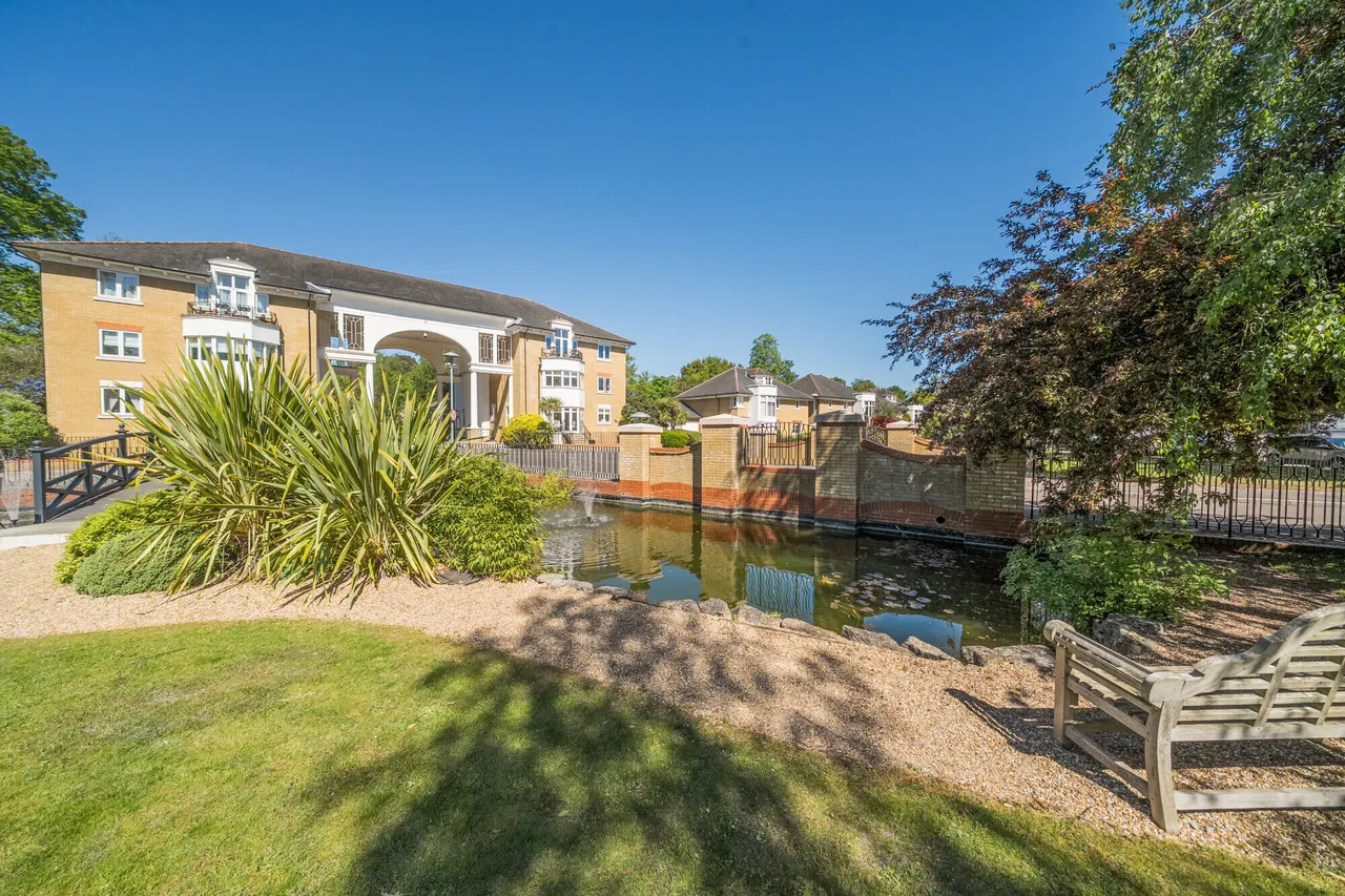 St. Davids Drive, Egham, TW20, photo 8