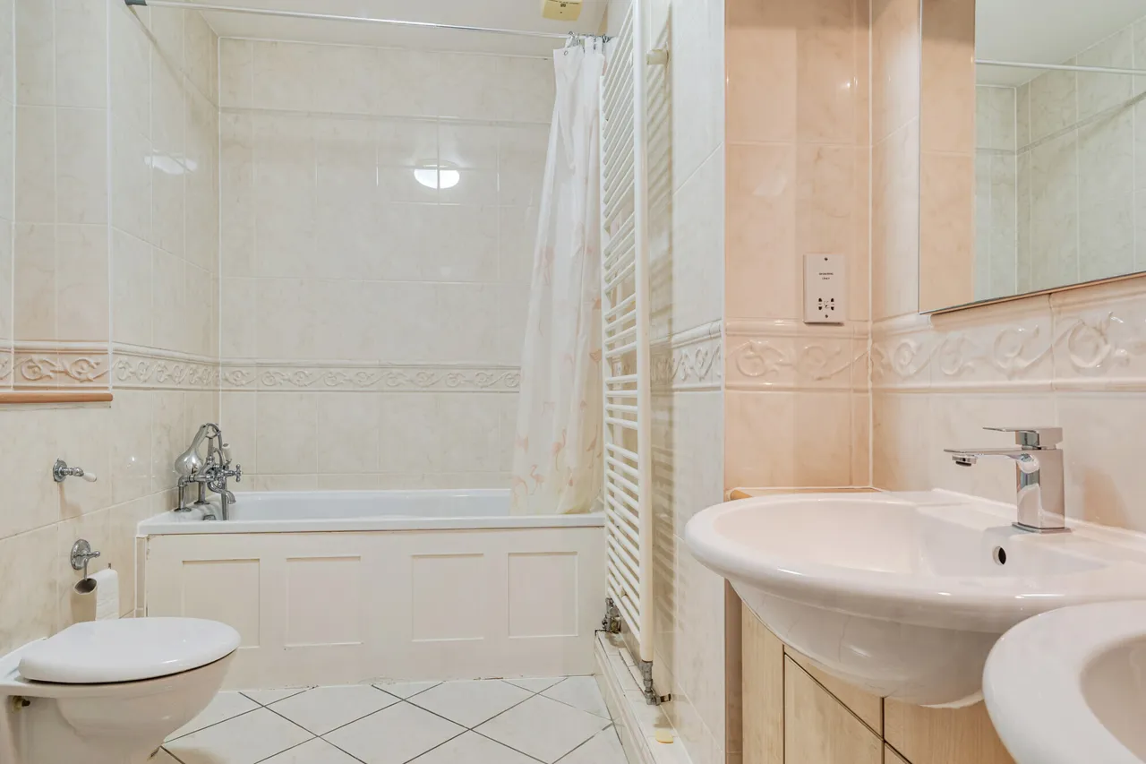 St. Davids Drive, Egham, TW20, photo 9