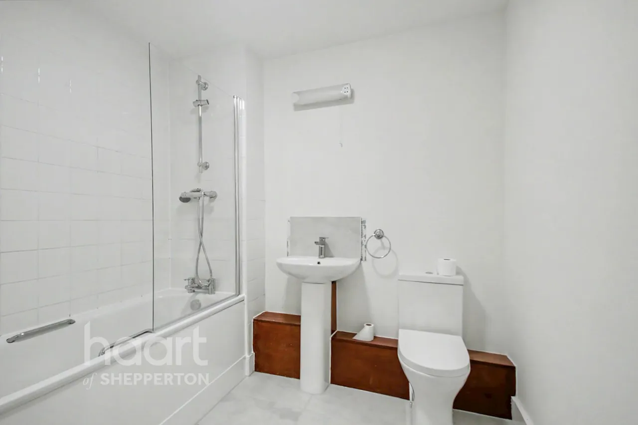 Guildford Street, Chertsey, KT16, photo 8