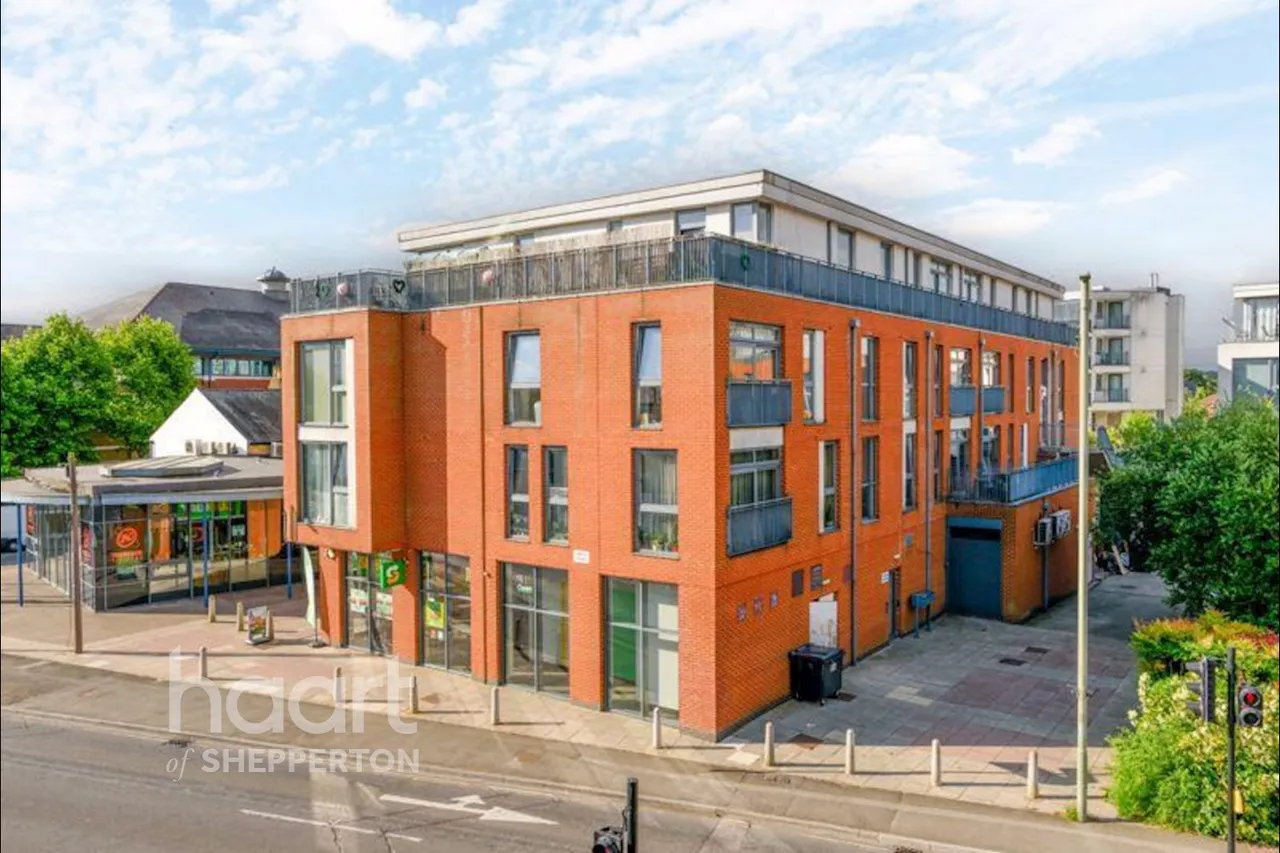 1 bed flat for sale, Guildford Street, Chertsey, KT16