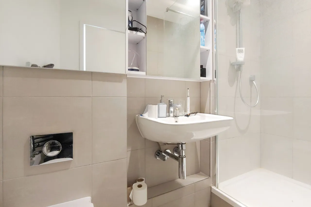Flat 72, Duncombe House, 15 Victory Parade, London, photo 7