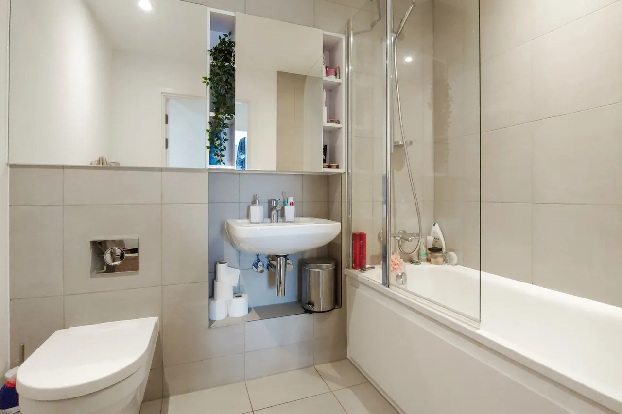 Flat 72, Duncombe House, 15 Victory Parade, London, photo 11