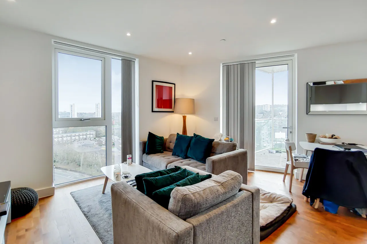 2 bed flat to rent — Flat 72, Duncombe House, 15 Victory Parade, London