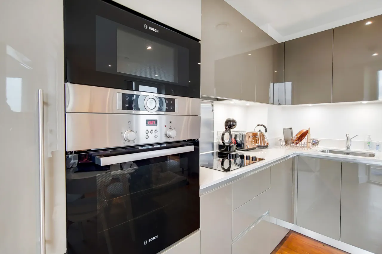 Flat 72, Duncombe House, 15 Victory Parade, London, photo 4