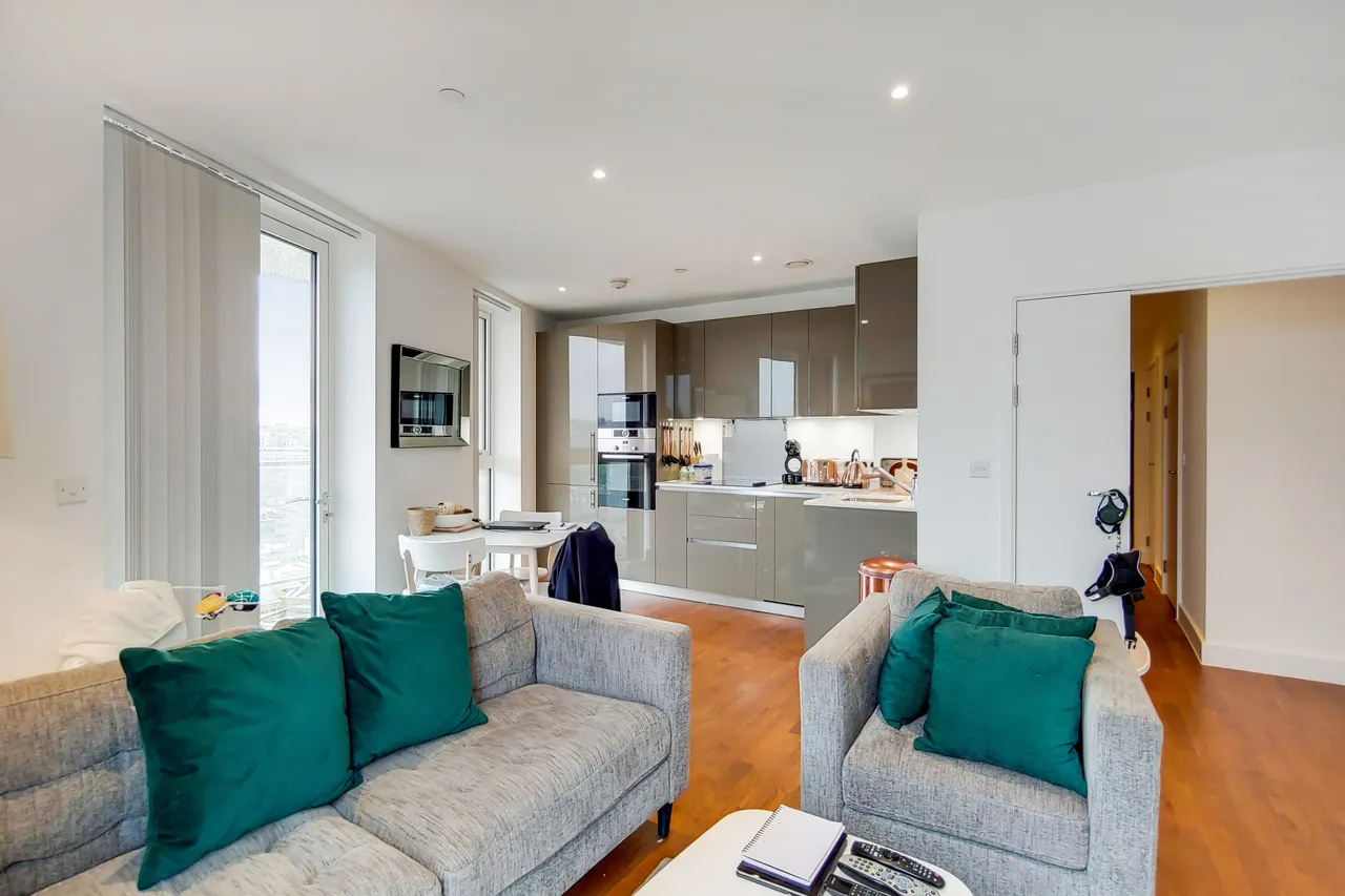 Flat 72, Duncombe House, 15 Victory Parade, London, photo 2