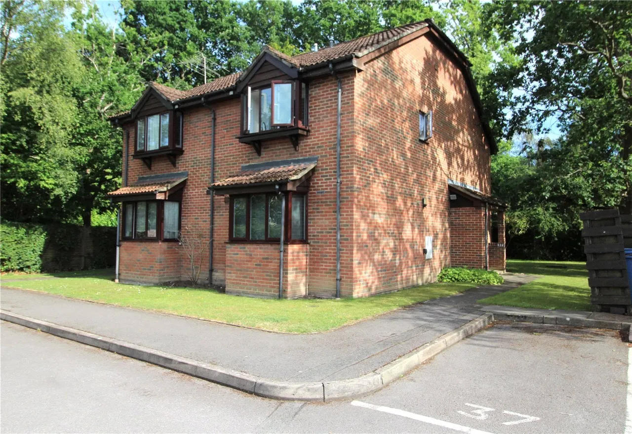 1 bed flat to rent, St. Michaels Close, Fleet, GU51