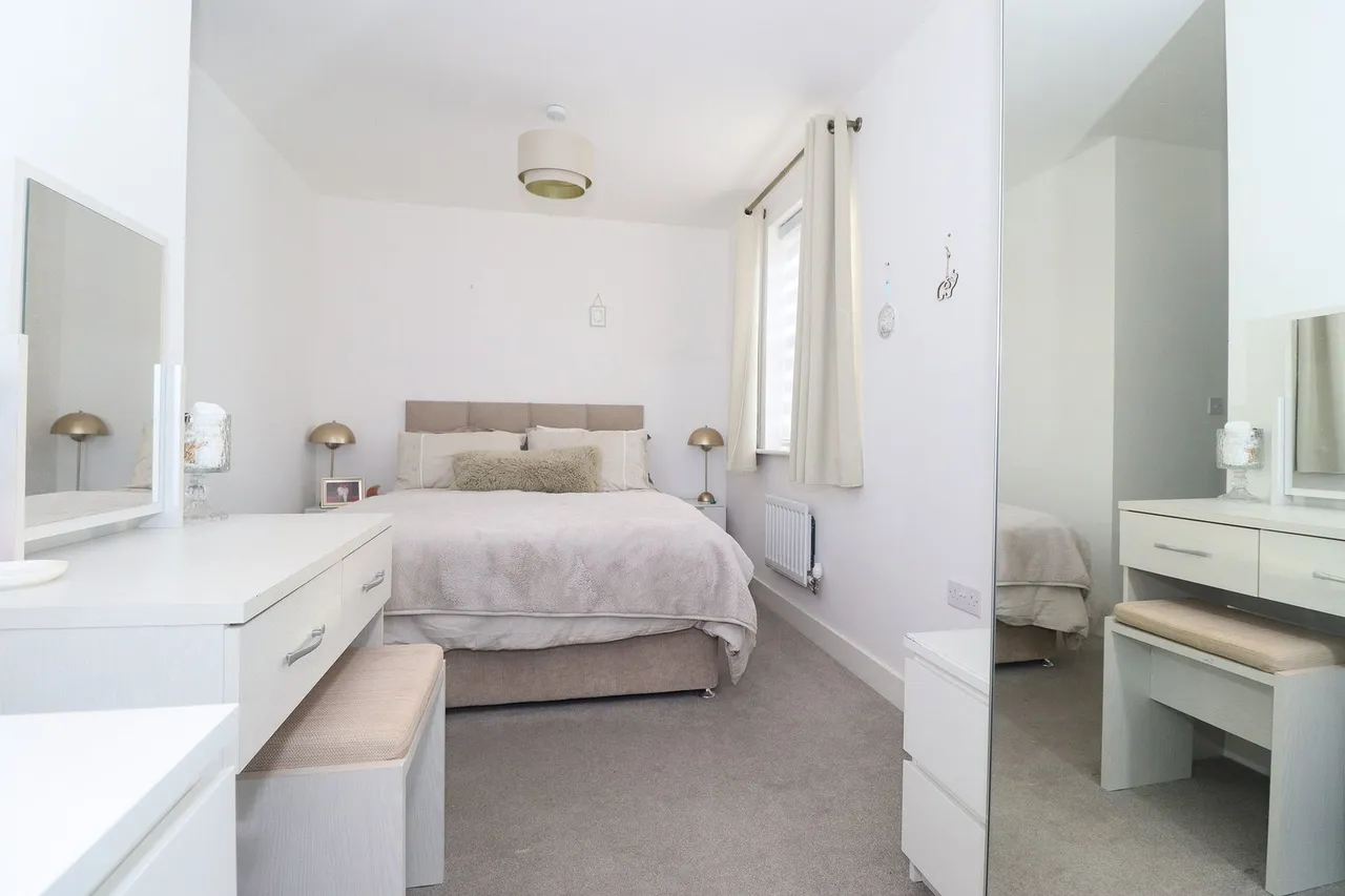 Central Avenue, Brampton, PE28, photo 19