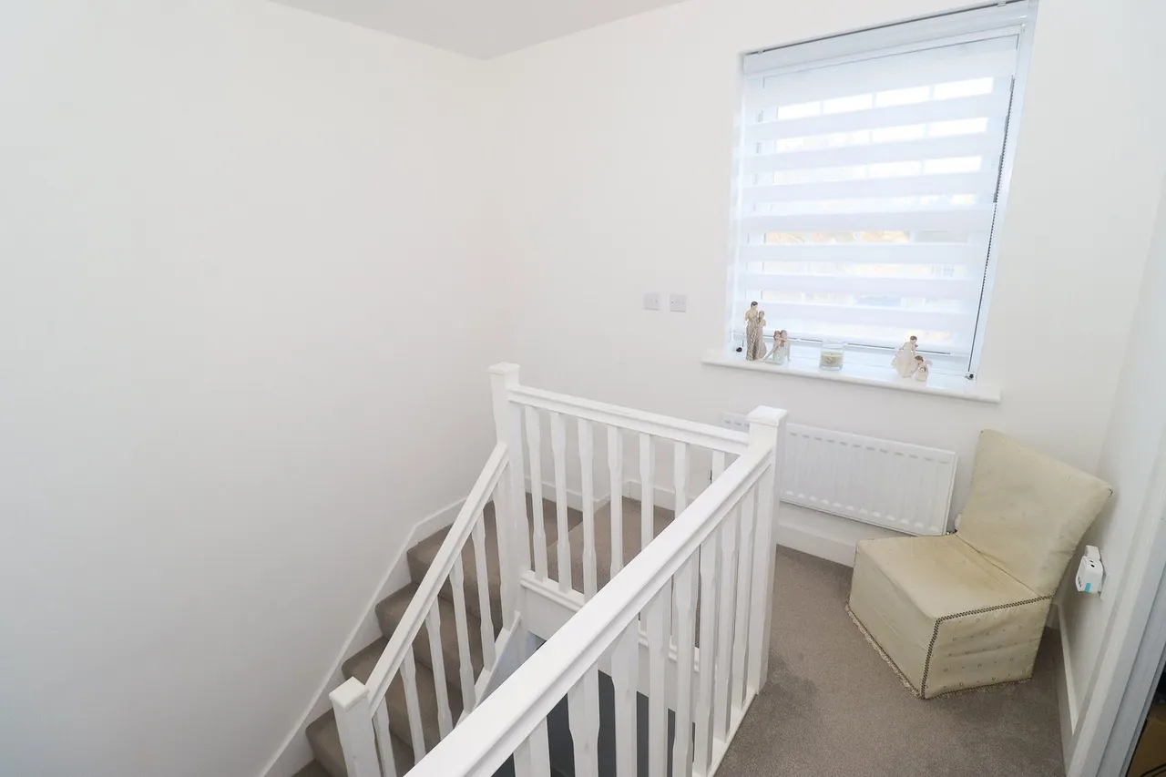 Central Avenue, Brampton, PE28, photo 10