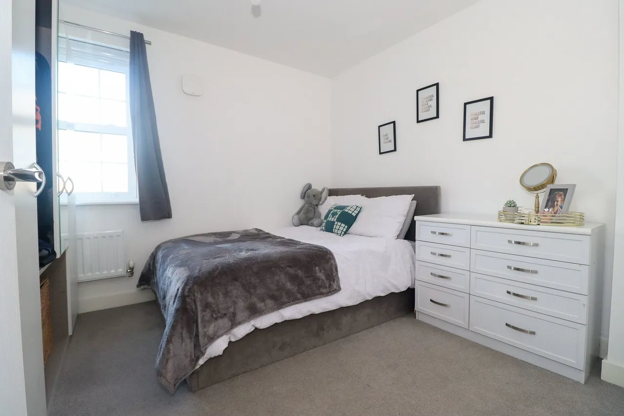 Central Avenue, Brampton, PE28, photo 21