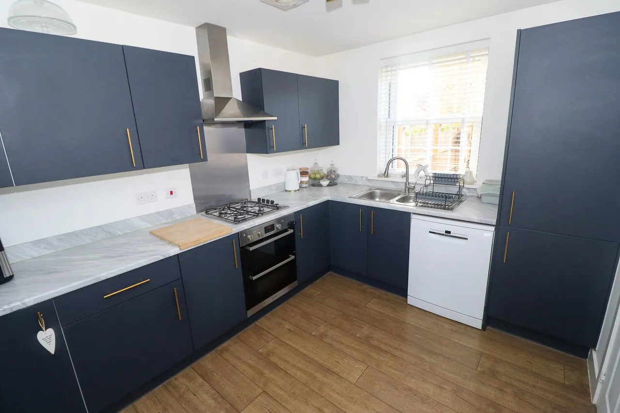 Central Avenue, Brampton, PE28, photo 6