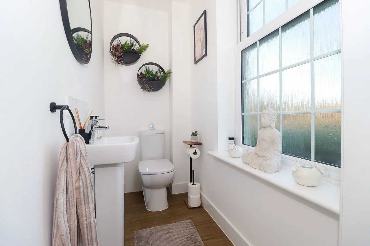 Central Avenue, Brampton, PE28, photo 8