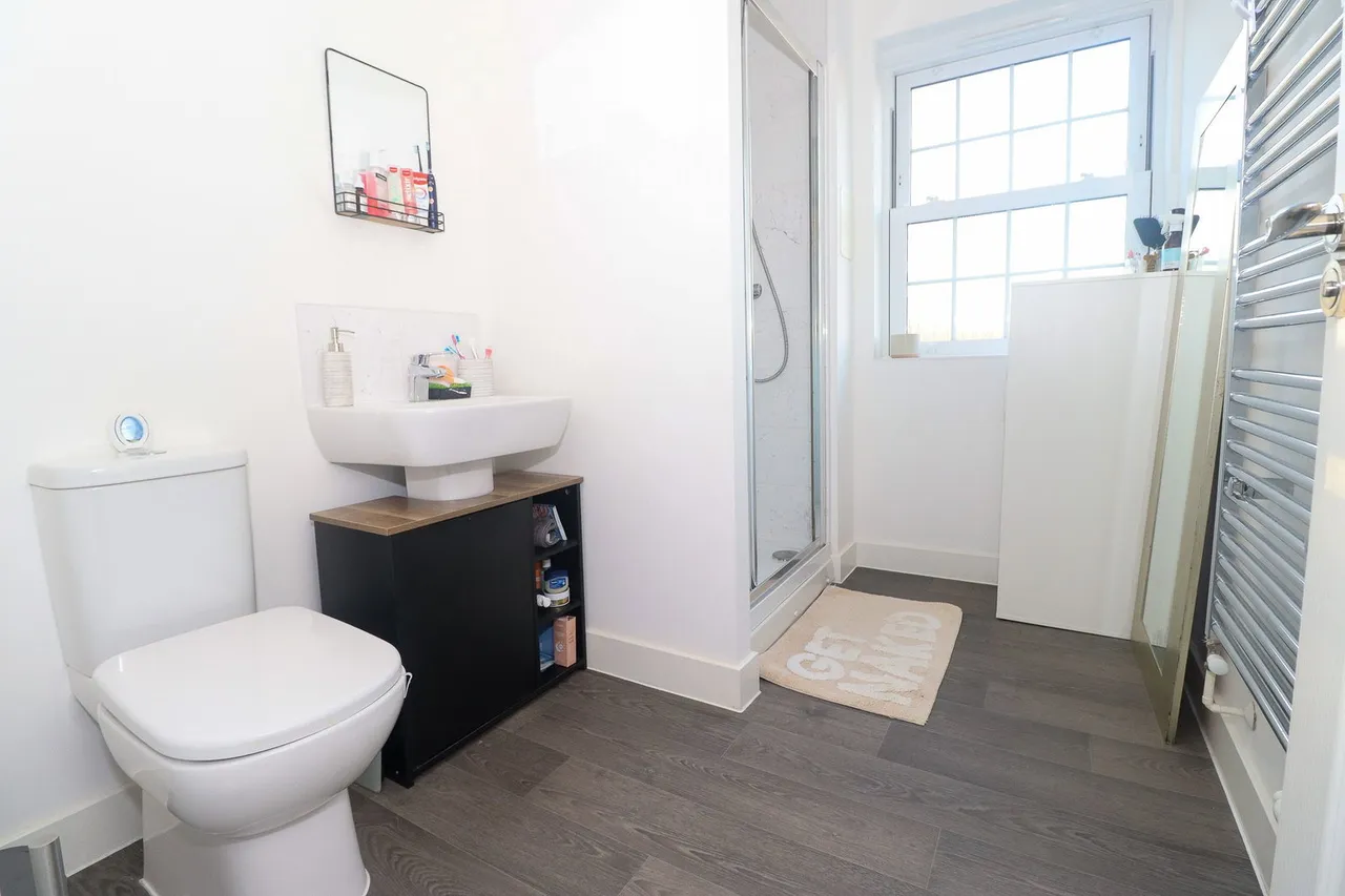 Central Avenue, Brampton, PE28, photo 12