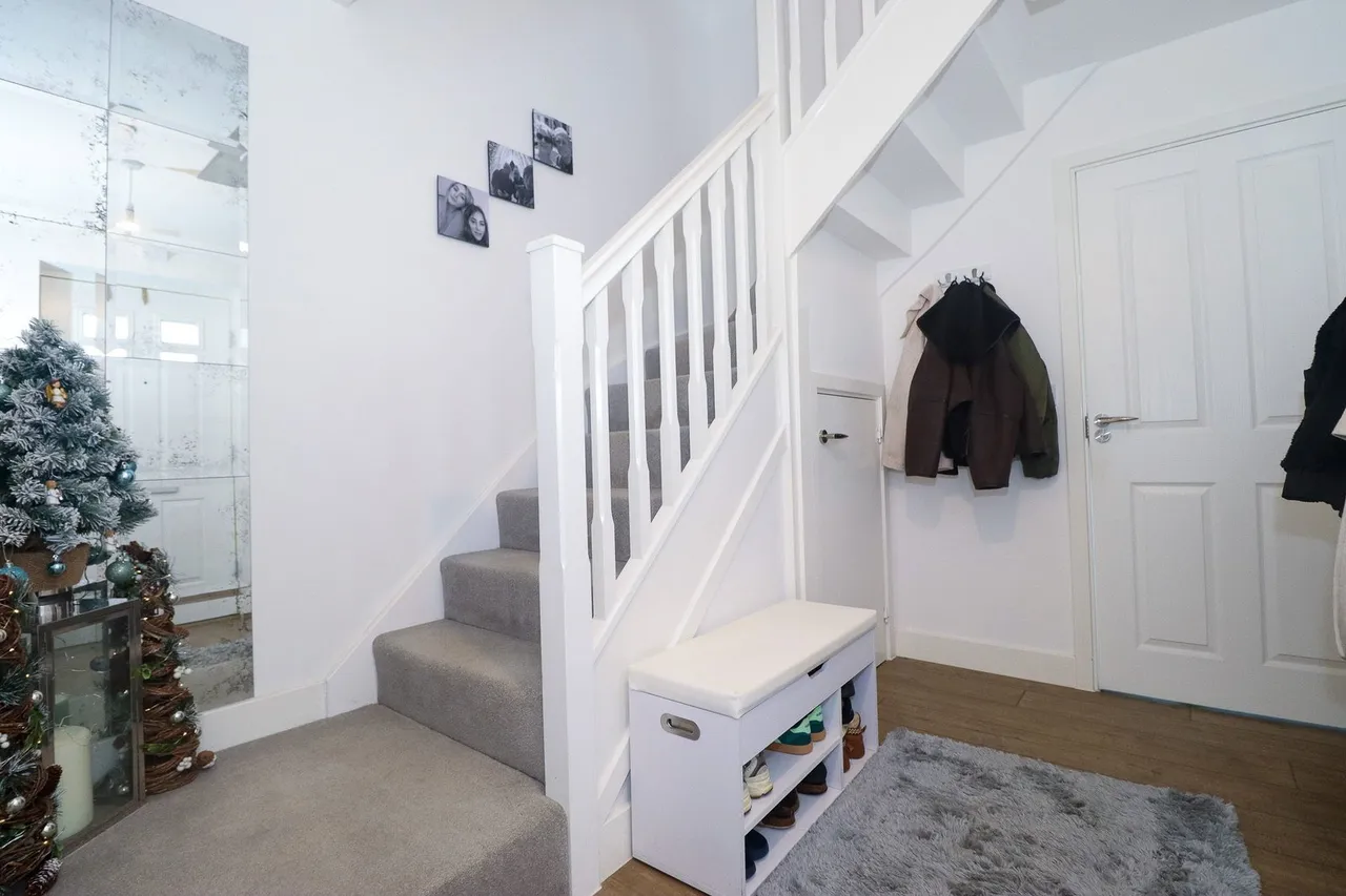 Central Avenue, Brampton, PE28, photo 9