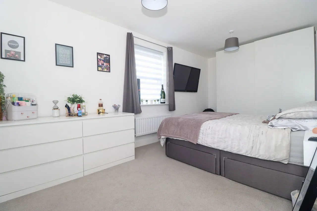 Central Avenue, Brampton, PE28, photo 13