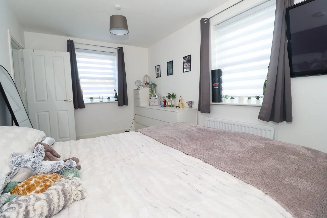 Central Avenue, Brampton, PE28, photo 23