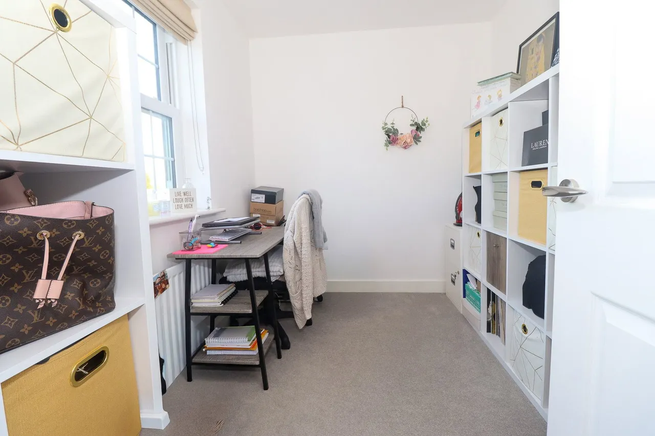 Central Avenue, Brampton, PE28, photo 15